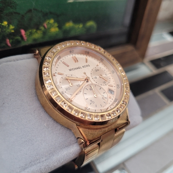 ROSE GOLD MICHAEL KORS WATCH - Picture 6 of 8